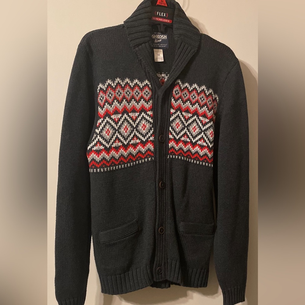 💙💙Boys Sweater. NWT. Gray in color. Size 14. 💙💙